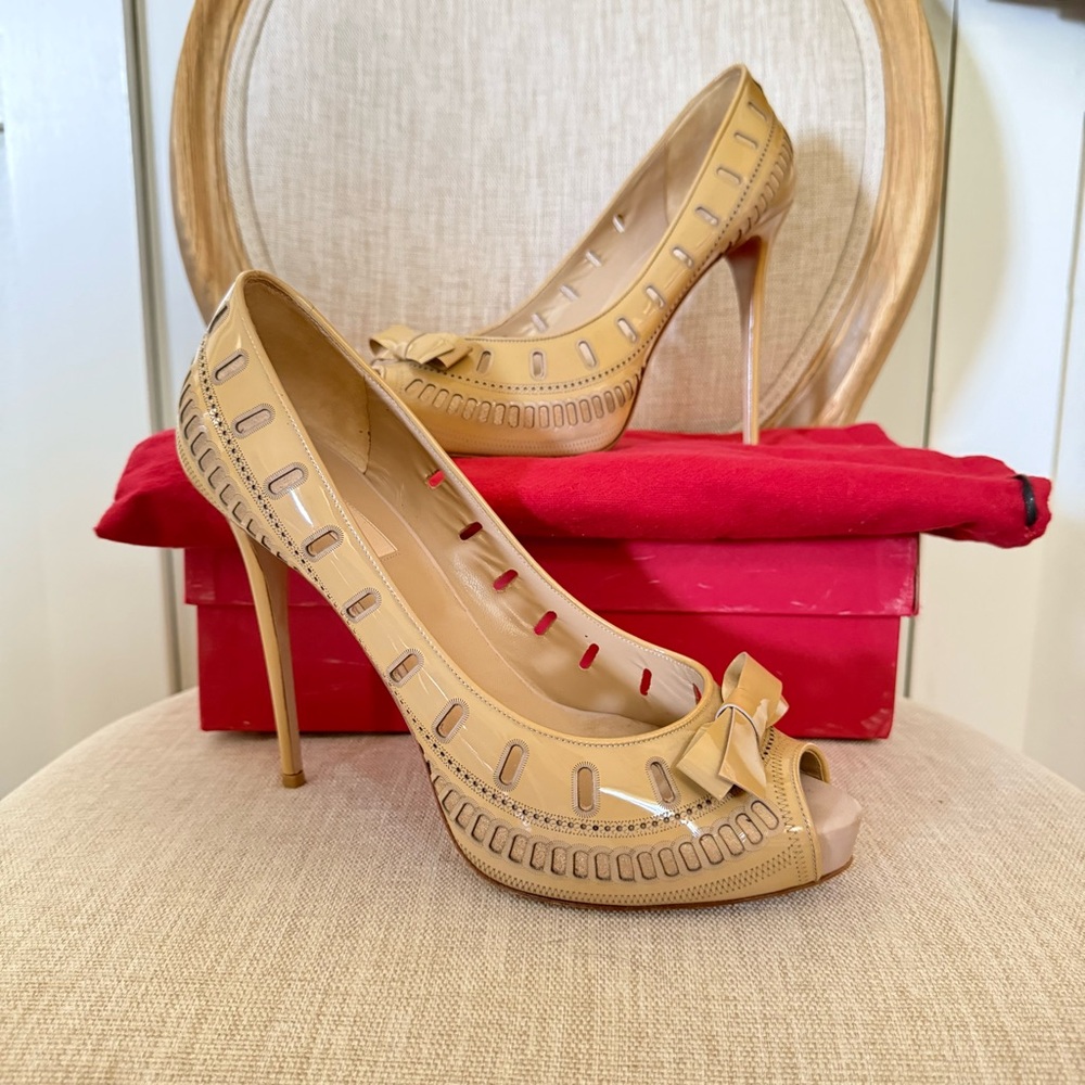 Valentino Garavani Tan Leather Varnished Peep-Toe Heels size 41